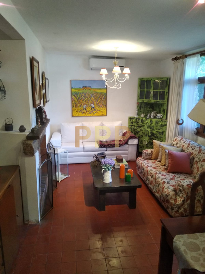 Casa ID.1716 - En alquiler.. muy linda casa con agradable entorno verde.