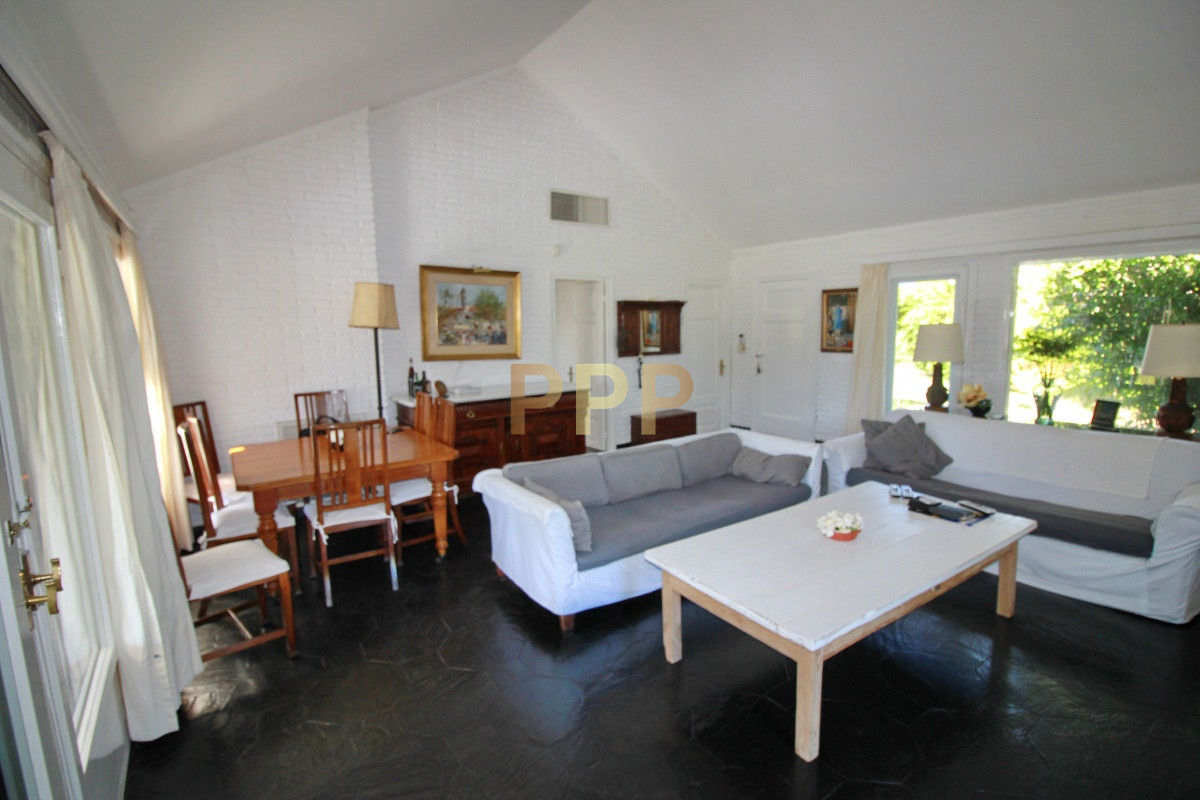 Casa ID.1656 -  En alquiler!!  Hermosa casa en alquiler zona Pinares, cuenta con piscina y gran jardin.