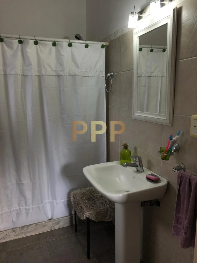 Casa ID.1658 - Casa de 3 dormitorios con piscina climatizada en alquiler. Playa brava.