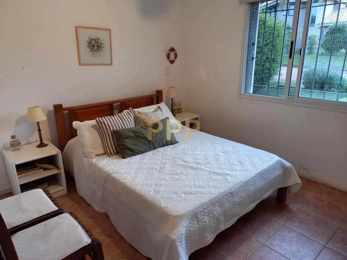 Casa ID.1658 - Casa de 3 dormitorios con piscina climatizada en alquiler. Playa brava.