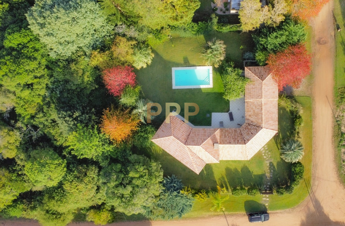 Casa ID.1663 - Excelente casa con piscina en alquiler en Rincon del Indio, playa Brava, Punta del Este.