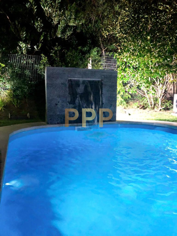 Casa ID.1658 - Casa de 3 dormitorios con piscina climatizada en alquiler. Playa brava.