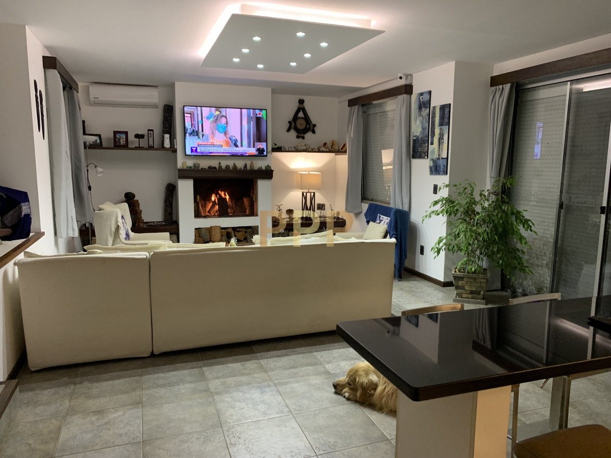 Casa ID.1932 - En venta.. a poco metros del mar.. hermosa casa estilo minimalista.