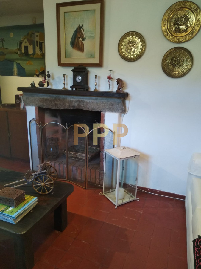 Casa ID.1716 - En alquiler.. muy linda casa con agradable entorno verde.