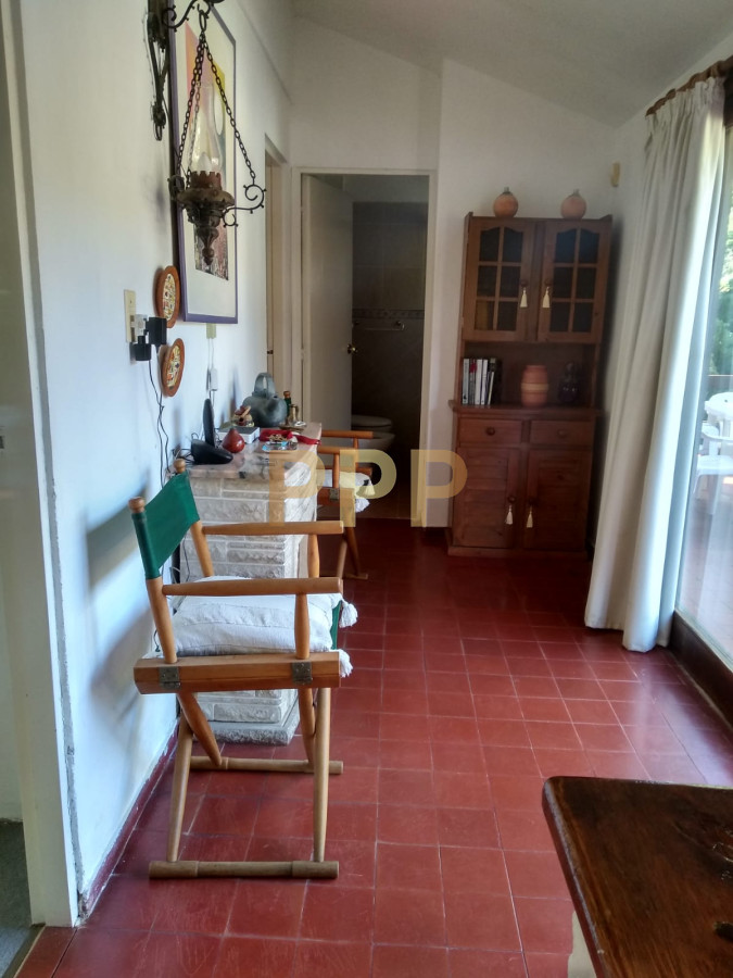 Casa ID.1716 - En alquiler.. muy linda casa con agradable entorno verde.