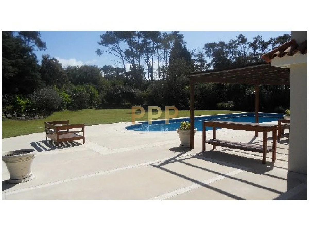 Casa ID.1640 - Espectacular residencia en una de las zonas mas cotizadas de Punta del Este, a metros del mar (Playa Brava).