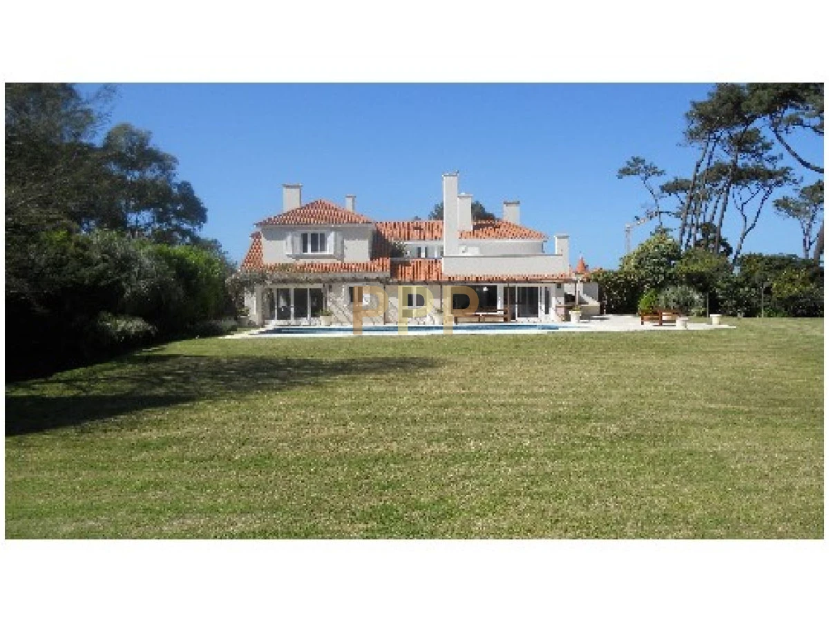 Casa ID.1640 - Espectacular residencia en una de las zonas mas cotizadas de Punta del Este, a metros del mar (Playa Brava).