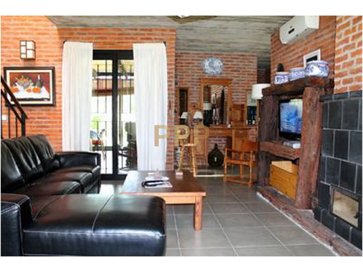 Casa ID.1553 - Casa en Pinares, 3 dormitorios *