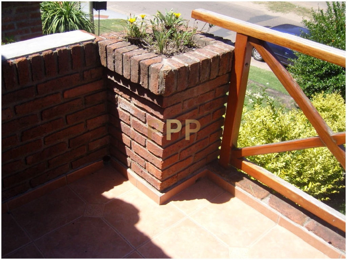 Casa ID.1661 - Se alquila casa de 3 dormitorios con piscina en Pinares, Punta del Este.