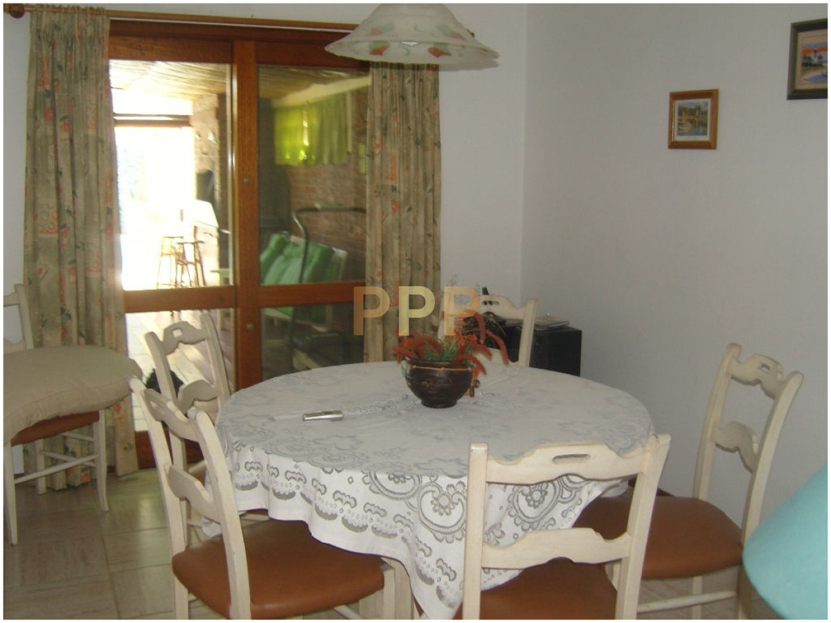 Casa ID.1661 - Se alquila casa de 3 dormitorios con piscina en Pinares, Punta del Este.