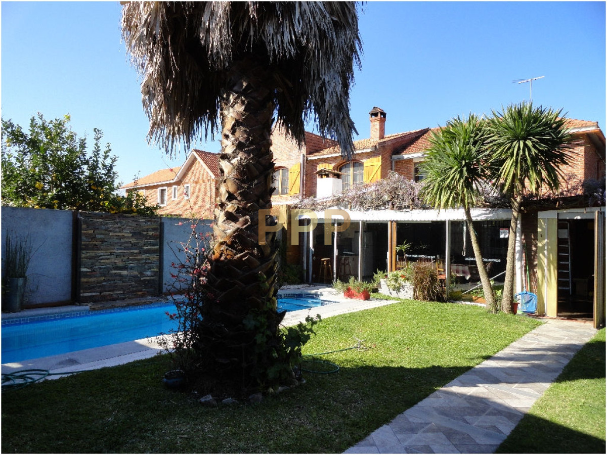 Casa ID.1661 - Se alquila casa de 3 dormitorios con piscina en Pinares, Punta del Este.