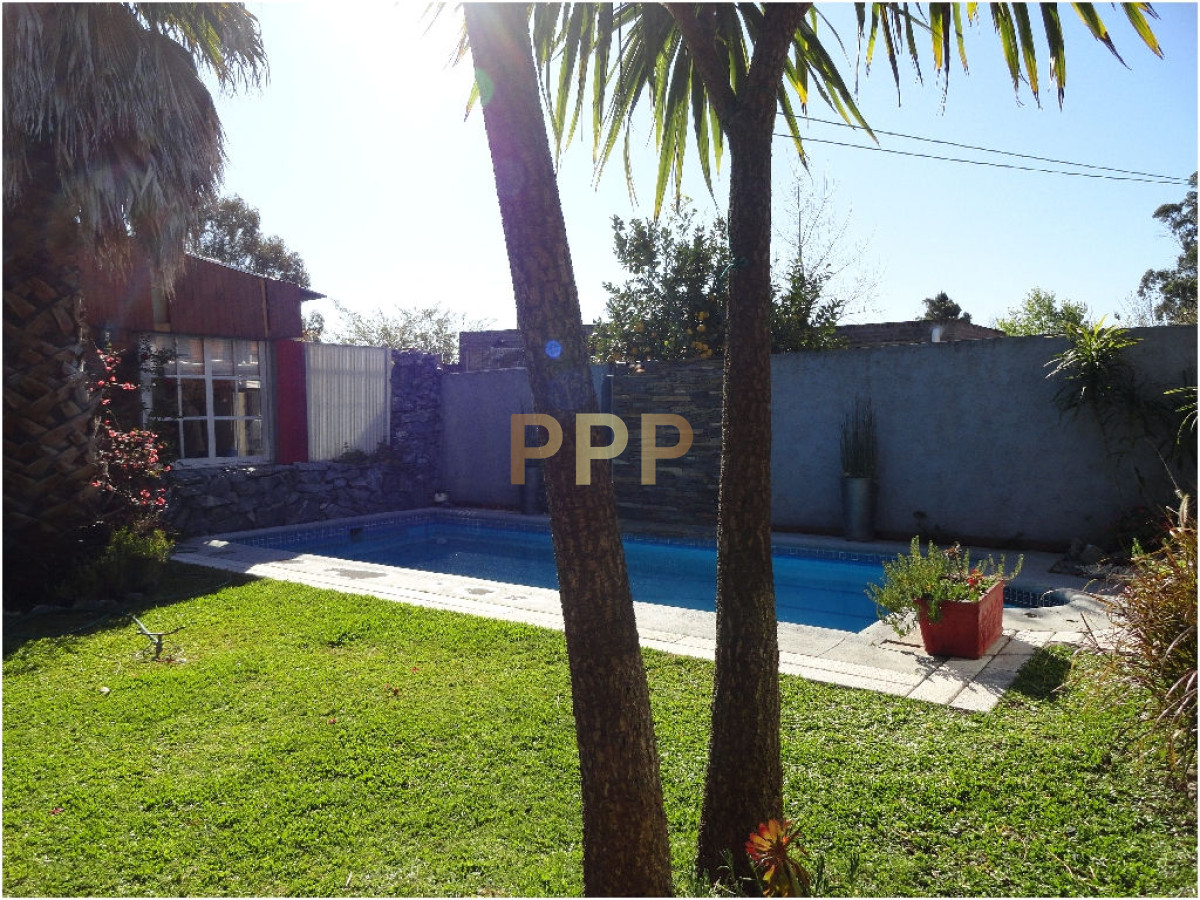Casa ID.1661 - Se alquila casa de 3 dormitorios con piscina en Pinares, Punta del Este.