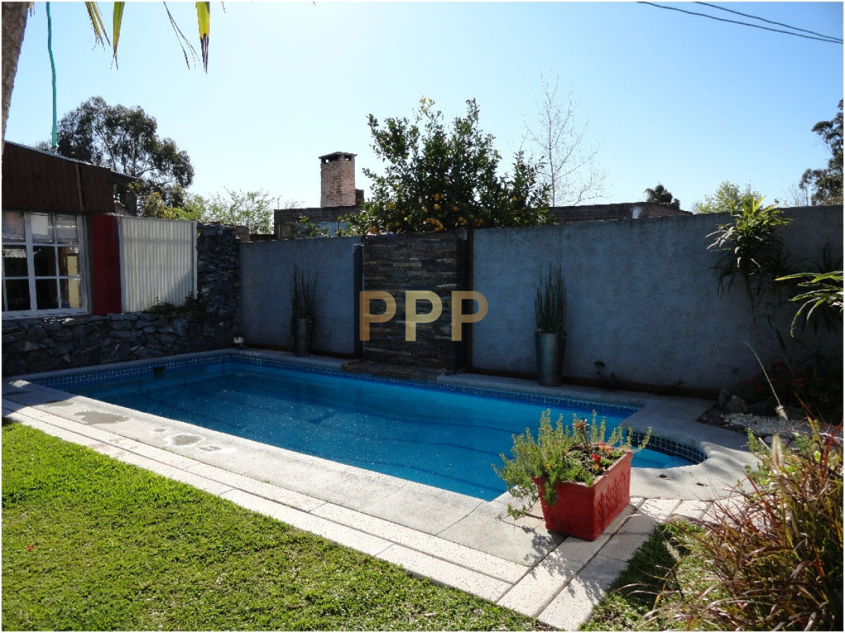 Casa ID.1661 - Se alquila casa de 3 dormitorios con piscina en Pinares, Punta del Este.
