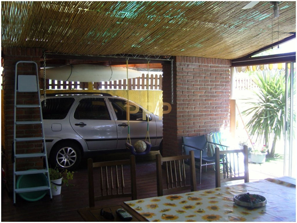Casa ID.1661 - Se alquila casa de 3 dormitorios con piscina en Pinares, Punta del Este.