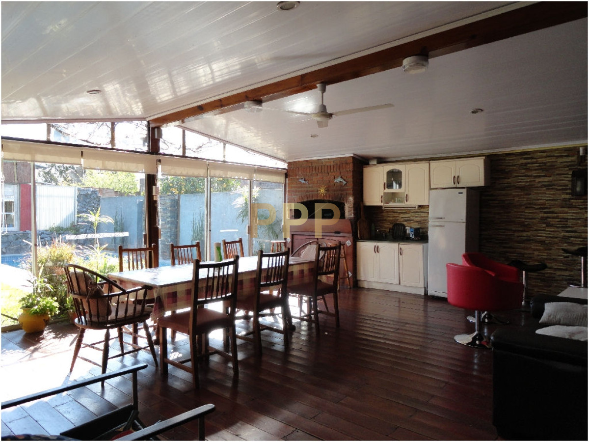 Casa ID.1661 - Se alquila casa de 3 dormitorios con piscina en Pinares, Punta del Este.