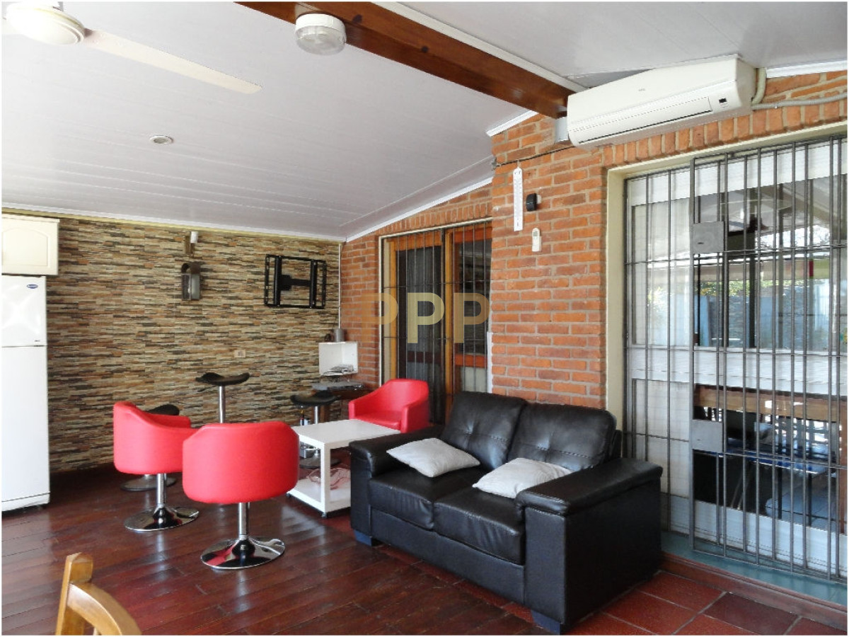 Casa ID.1661 - Se alquila casa de 3 dormitorios con piscina en Pinares, Punta del Este.