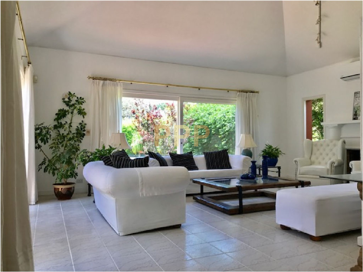 Casa ID.1672 - ALQUILO CASA CON PISCINA EN SAN RAFAEL, PUNTA DEL ESTE 
