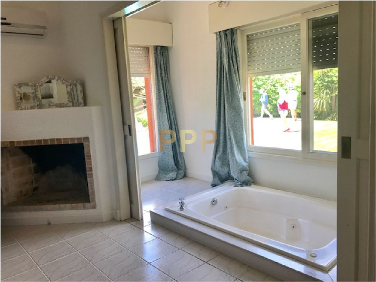 Casa ID.1672 - ALQUILO CASA CON PISCINA EN SAN RAFAEL, PUNTA DEL ESTE 