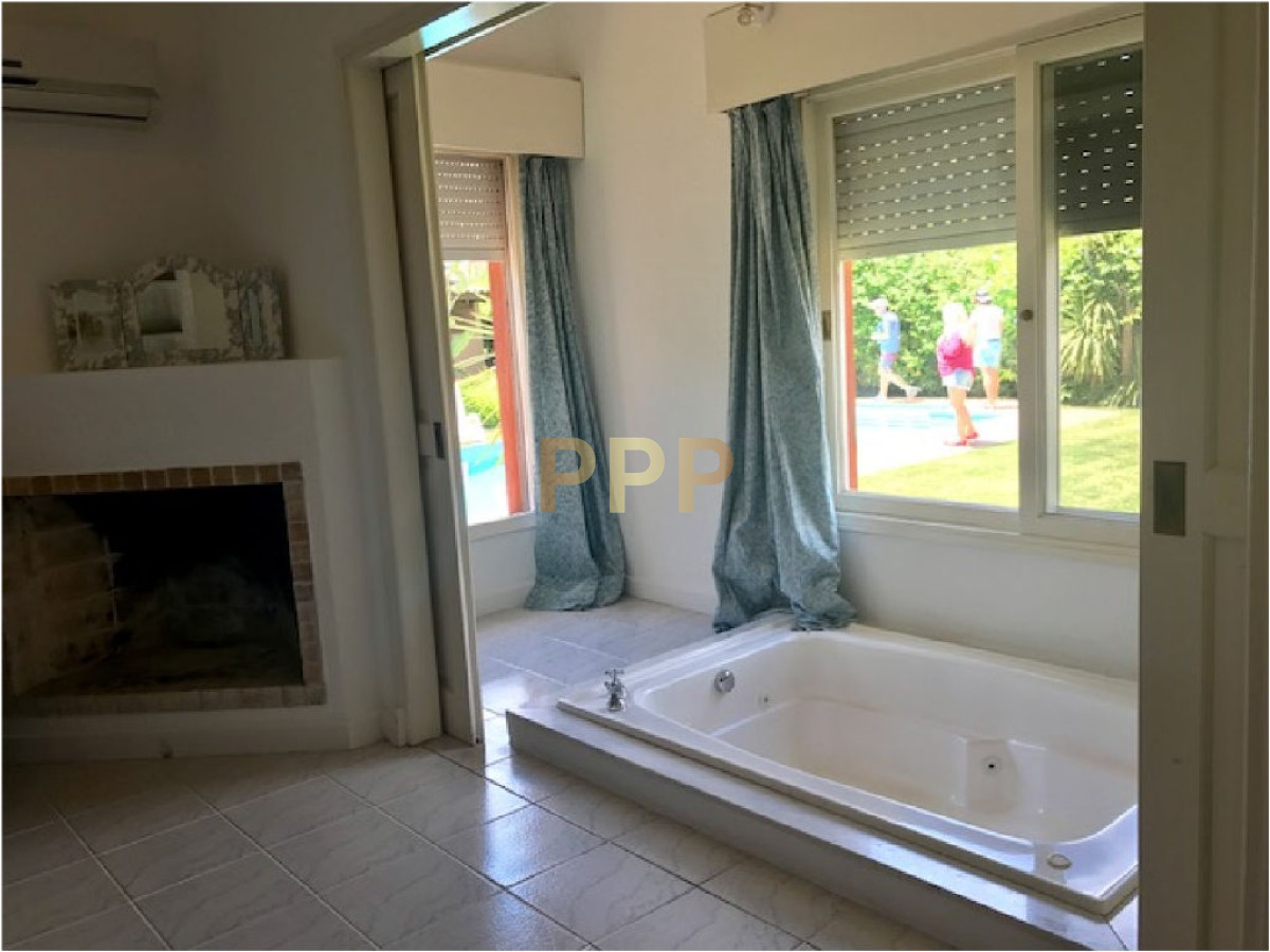 Casa ID.1672 - ALQUILO CASA CON PISCINA EN SAN RAFAEL, PUNTA DEL ESTE 