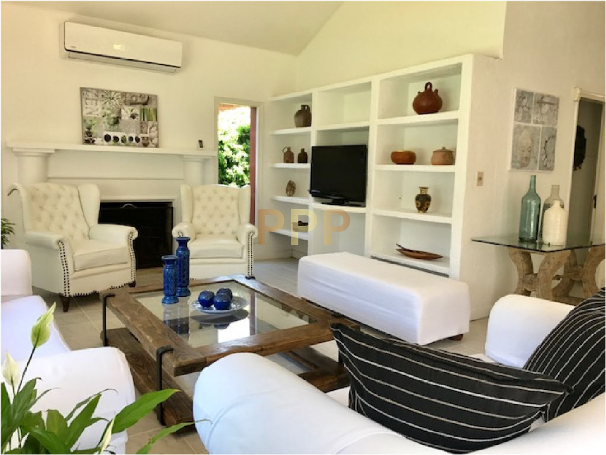 Casa ID.1672 - ALQUILO CASA CON PISCINA EN SAN RAFAEL, PUNTA DEL ESTE 