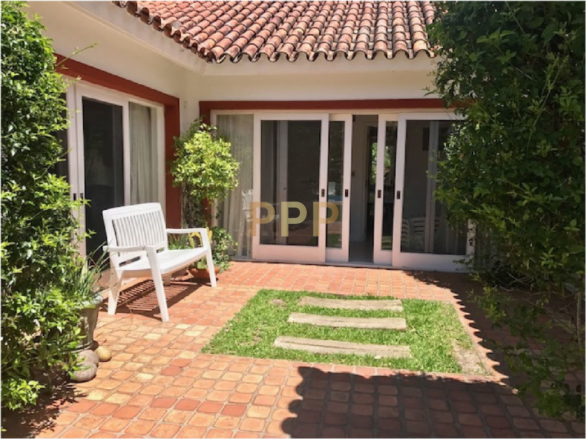 Casa ID.1672 - ALQUILO CASA CON PISCINA EN SAN RAFAEL, PUNTA DEL ESTE 