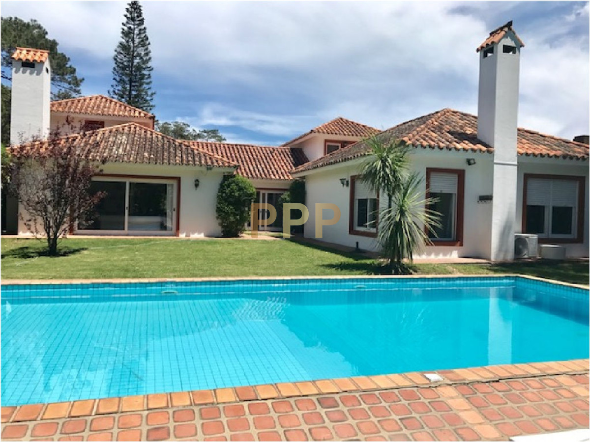Casa ID.1672 - ALQUILO CASA CON PISCINA EN SAN RAFAEL, PUNTA DEL ESTE 