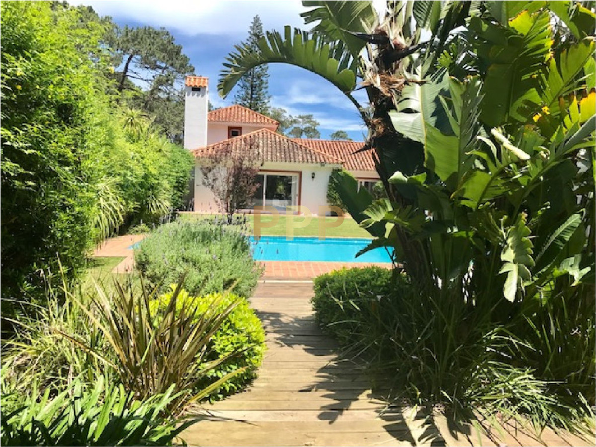 Casa ID.1672 - ALQUILO CASA CON PISCINA EN SAN RAFAEL, PUNTA DEL ESTE 