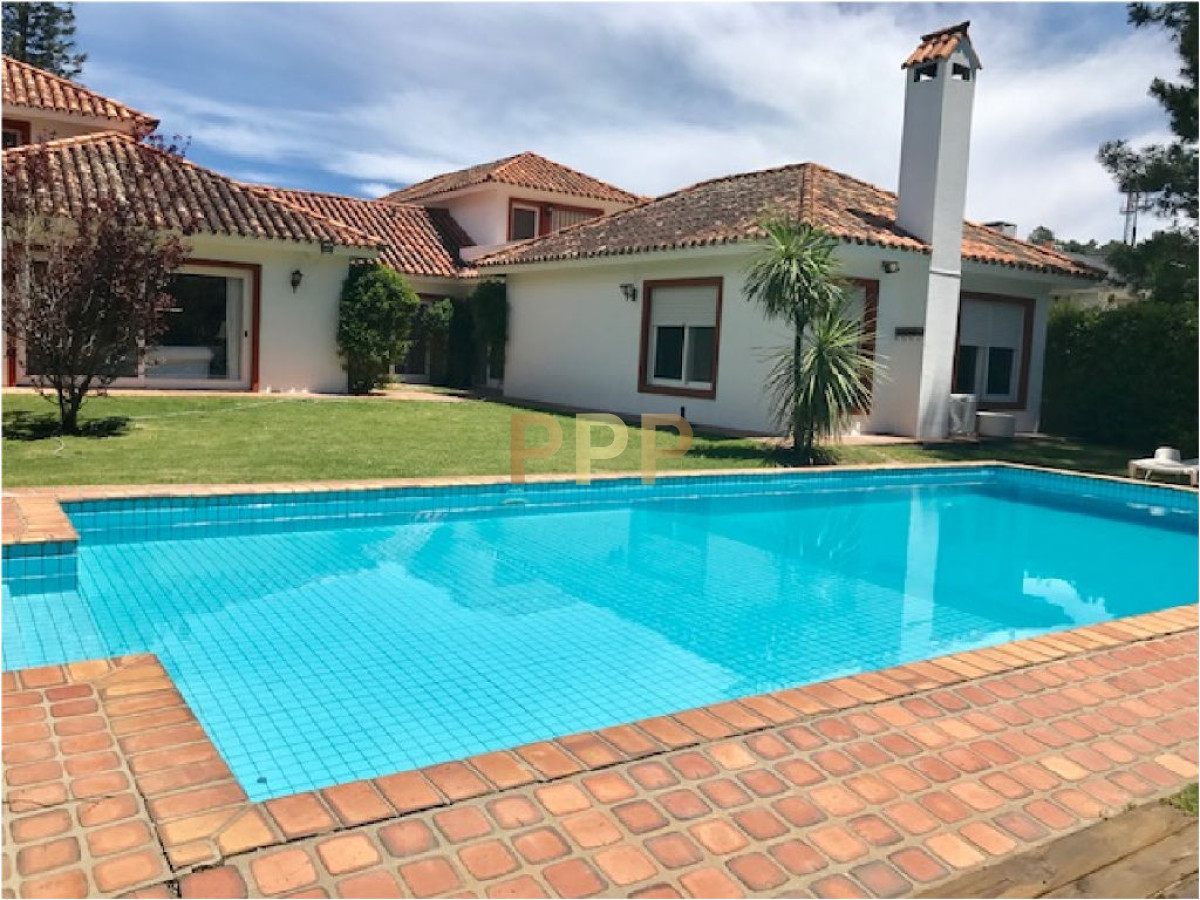 Casa ID.1672 - ALQUILO CASA CON PISCINA EN SAN RAFAEL, PUNTA DEL ESTE 