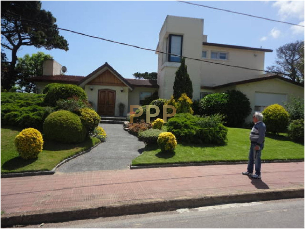 Casa ID.1676 - Casa en Mansa, 5 dormitorios *