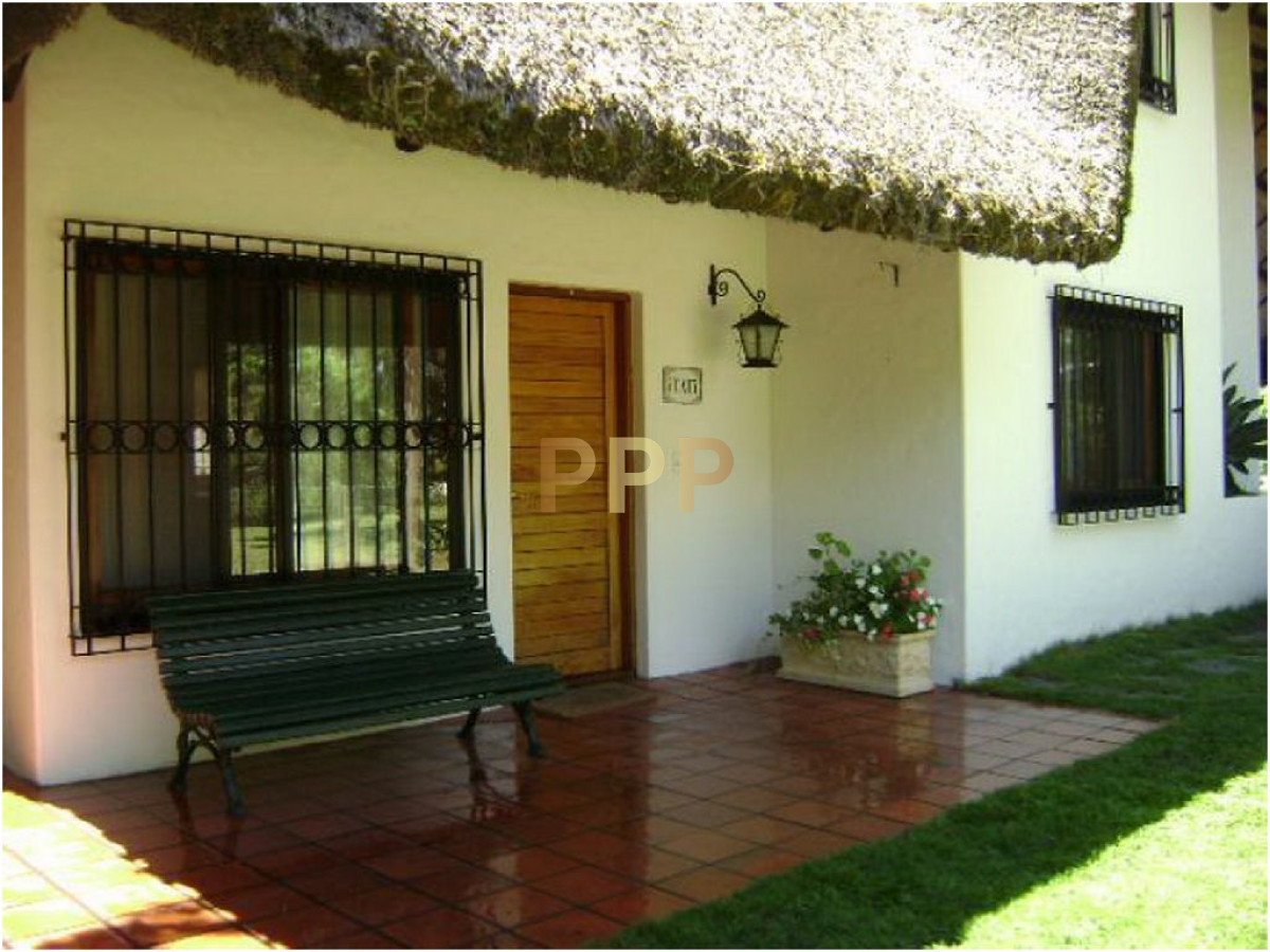 Casa ID.1555 - Casa en Pinares, 3 dormitorios *