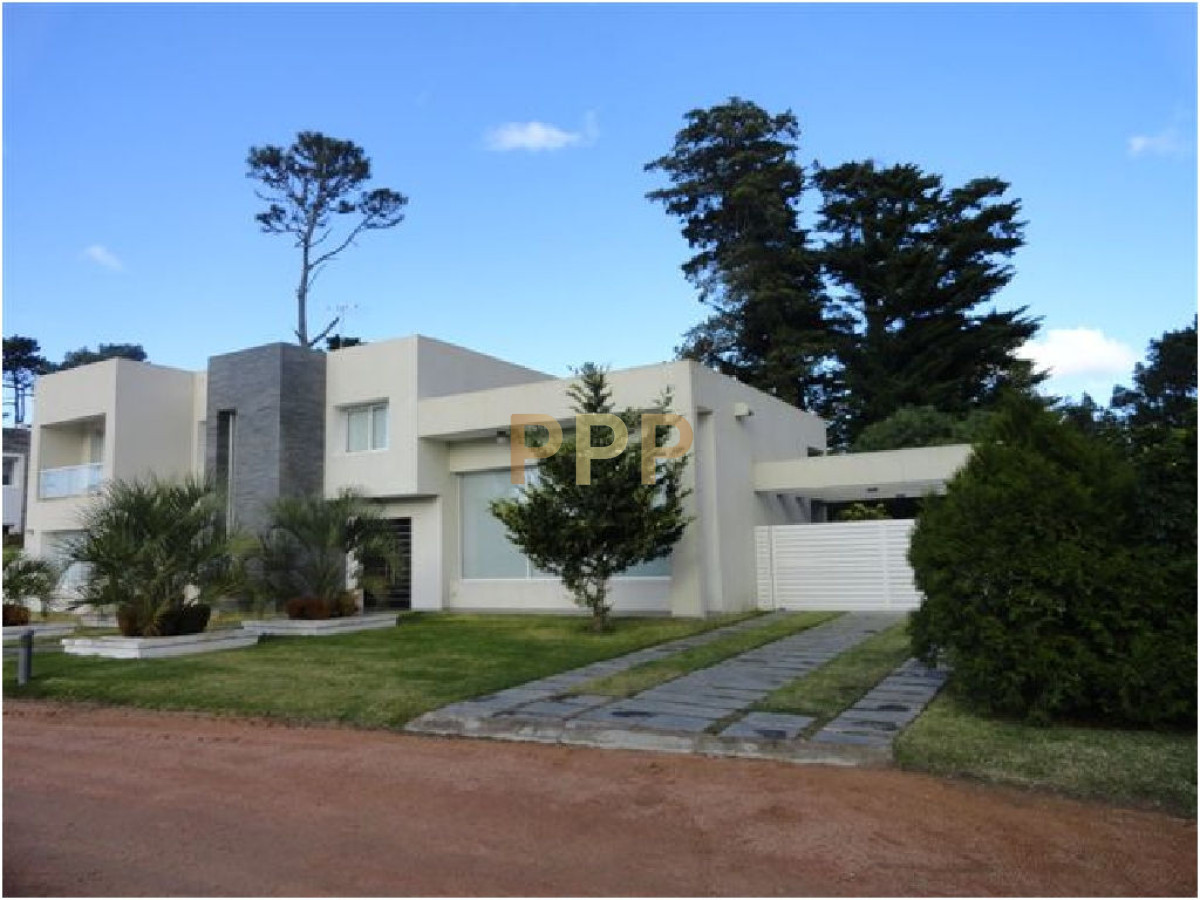 Casa ID.1677 - Casa en Mansa, 4 dormitorios *