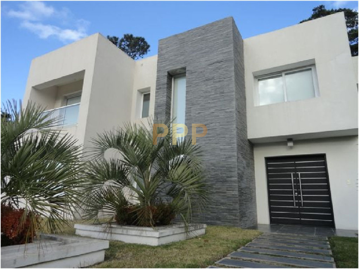 Casa ID.1677 - Casa en Mansa, 4 dormitorios *