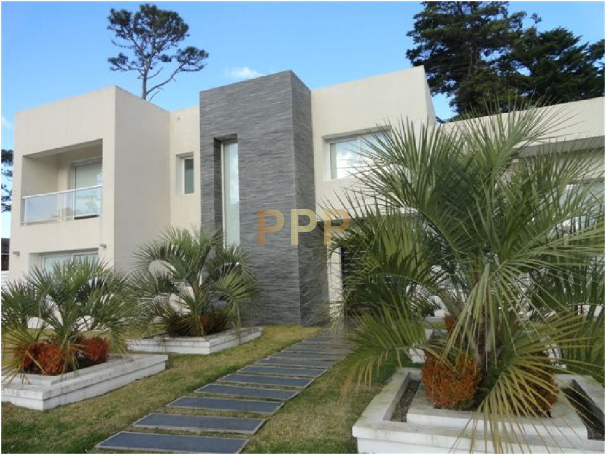 Casa ID.1677 - Casa en Mansa, 4 dormitorios *