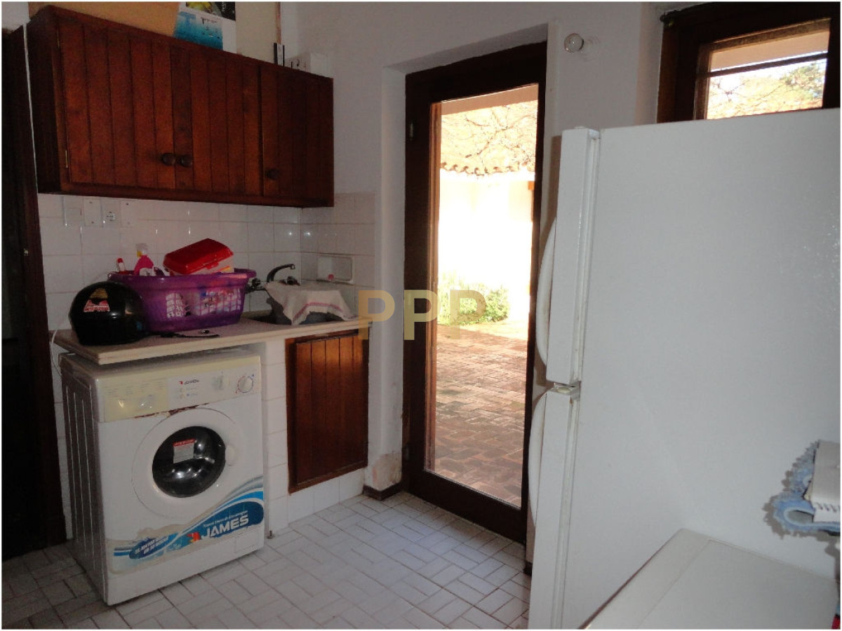 Casa ID.1679 - Gran residencia en RincÃ³n del Indio, con gran jardÃ­n parquisado