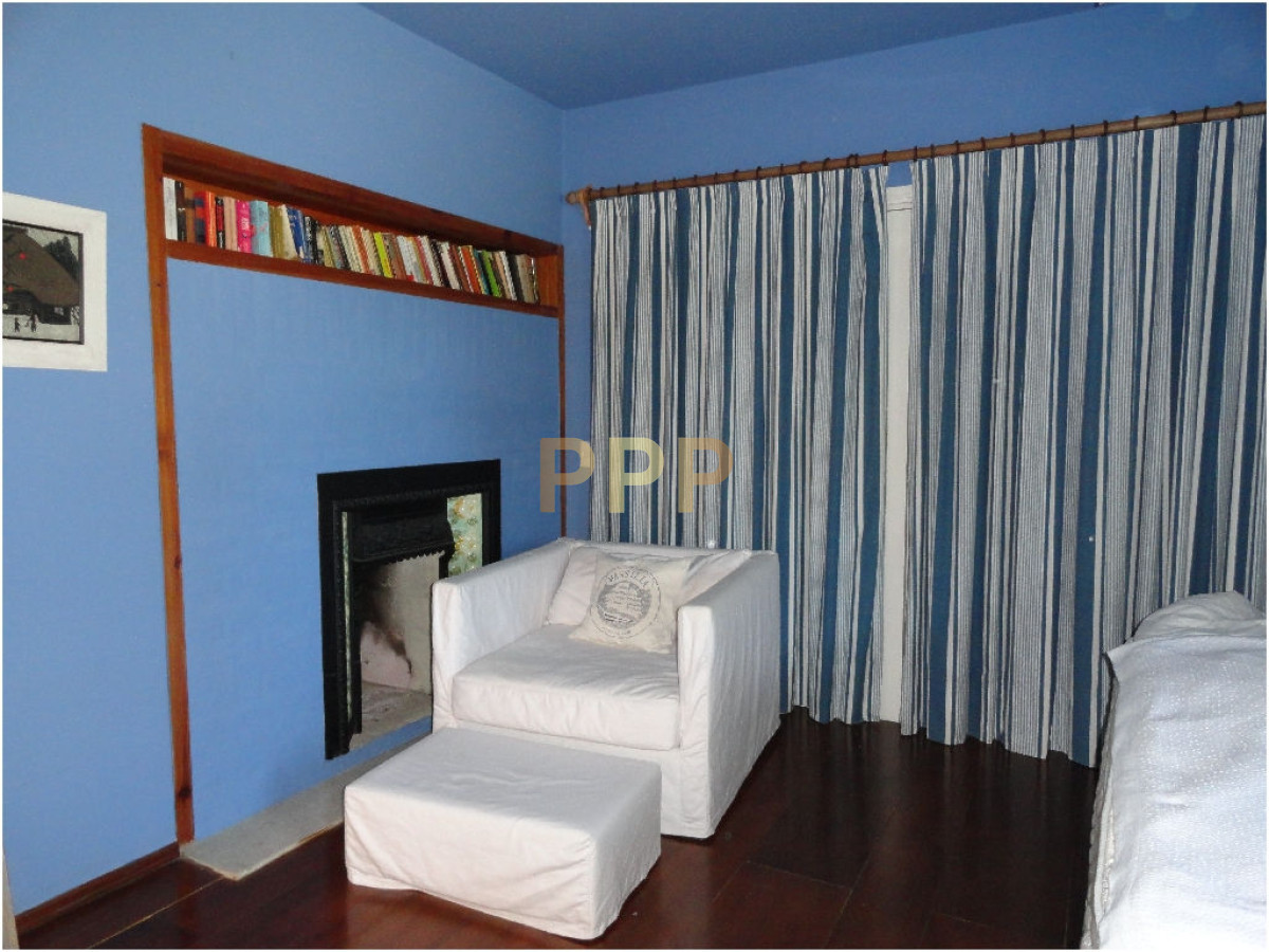 Casa ID.1679 - Gran residencia en RincÃ³n del Indio, con gran jardÃ­n parquisado
