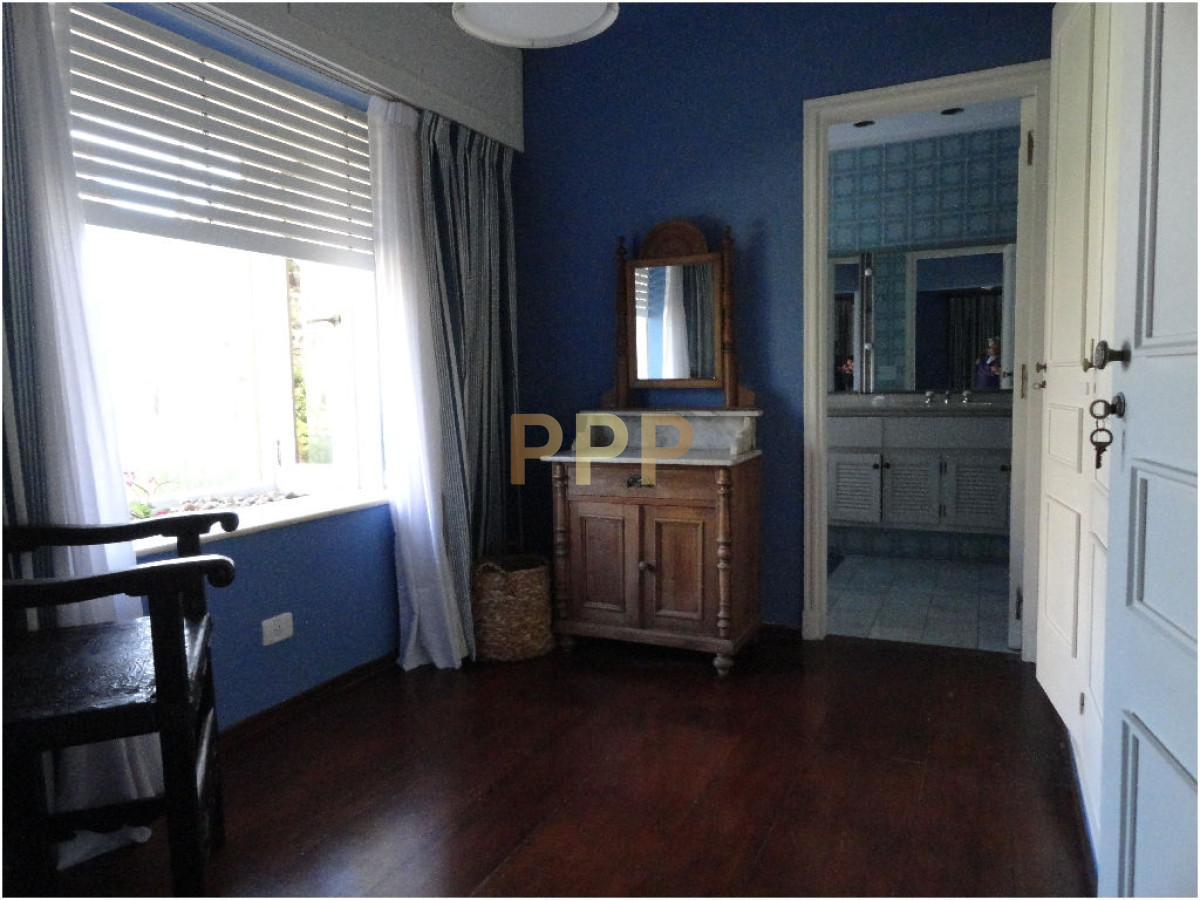 Casa ID.1679 - Gran residencia en RincÃ³n del Indio, con gran jardÃ­n parquisado