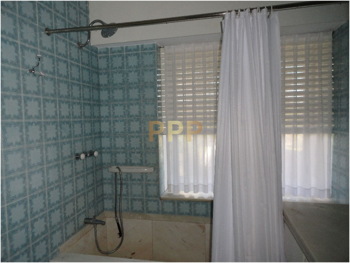 Casa ID.1679 - Gran residencia en RincÃ³n del Indio, con gran jardÃ­n parquisado