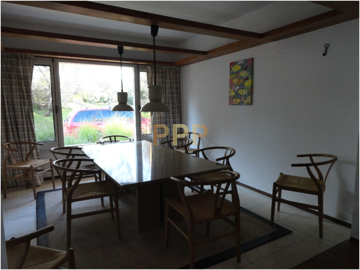 Casa ID.1679 - Gran residencia en RincÃ³n del Indio, con gran jardÃ­n parquisado