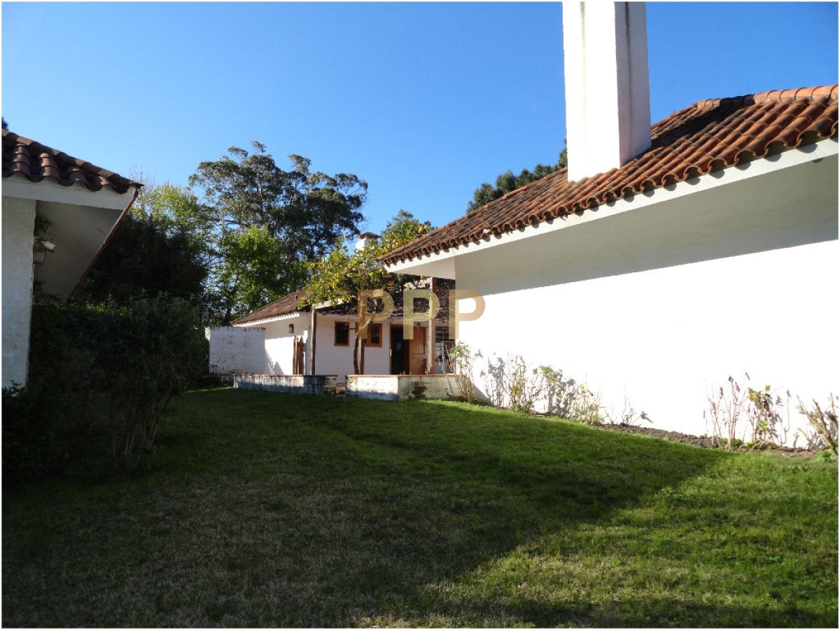 Casa ID.1679 - Gran residencia en RincÃ³n del Indio, con gran jardÃ­n parquisado