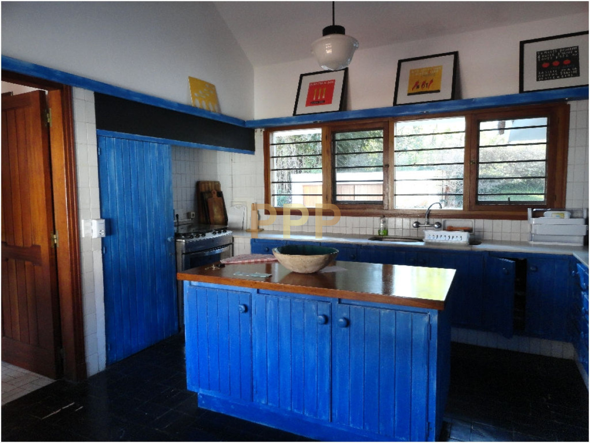 Casa ID.1679 - Gran residencia en RincÃ³n del Indio, con gran jardÃ­n parquisado