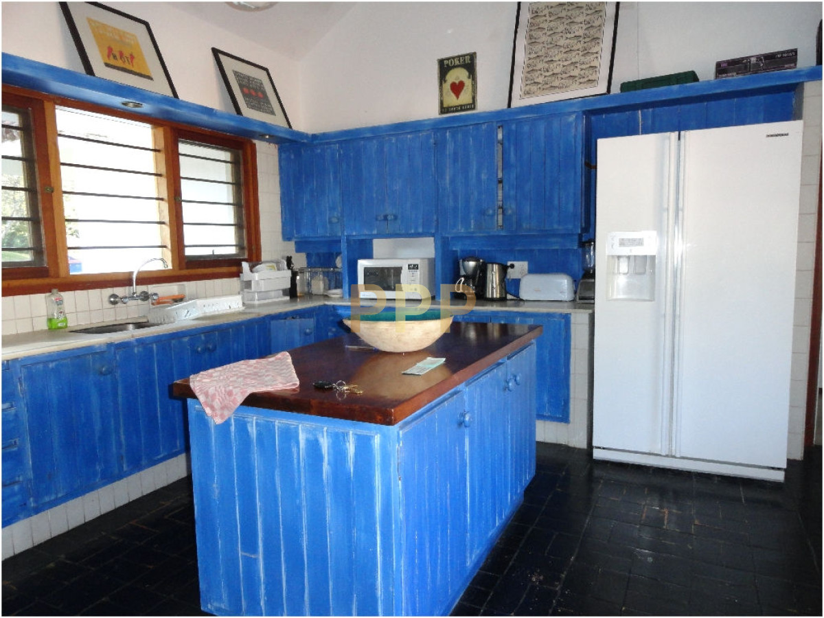 Casa ID.1679 - Gran residencia en RincÃ³n del Indio, con gran jardÃ­n parquisado