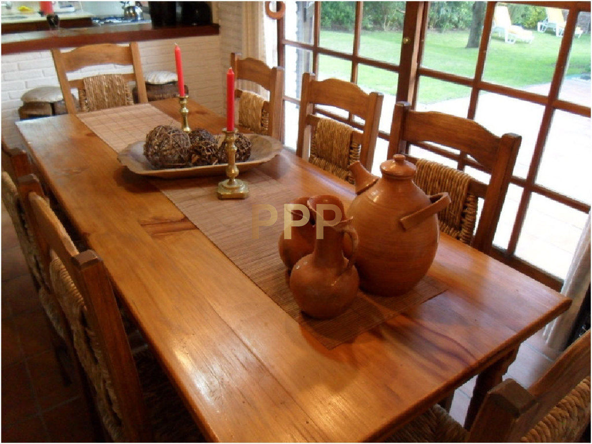 Casa ID.1680 - Se alquila casa de 4 dormitorios en Pinares, Punta del Este.