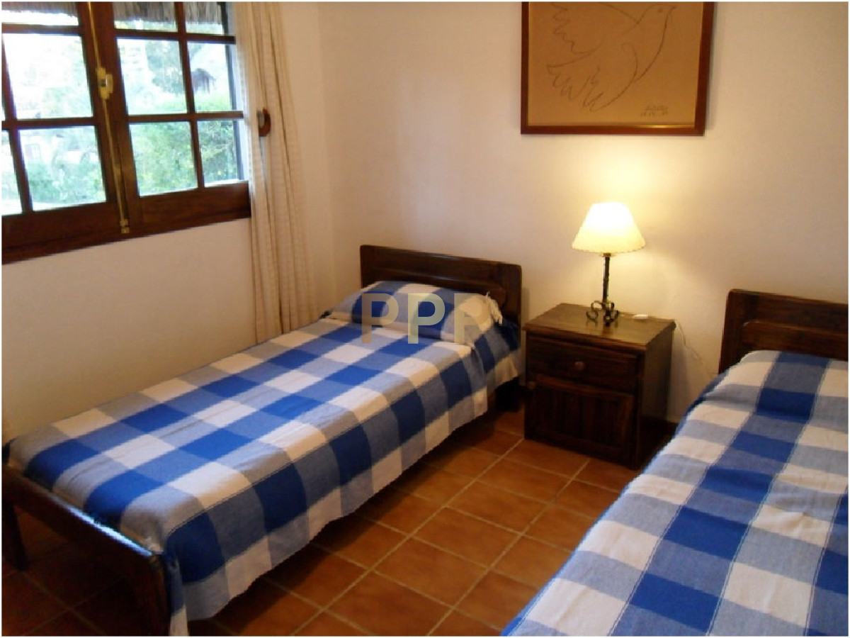 Casa ID.1680 - Se alquila casa de 4 dormitorios en Pinares, Punta del Este.