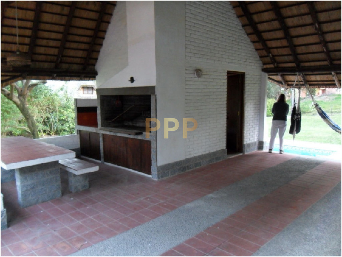 Casa ID.1680 - Se alquila casa de 4 dormitorios en Pinares, Punta del Este.