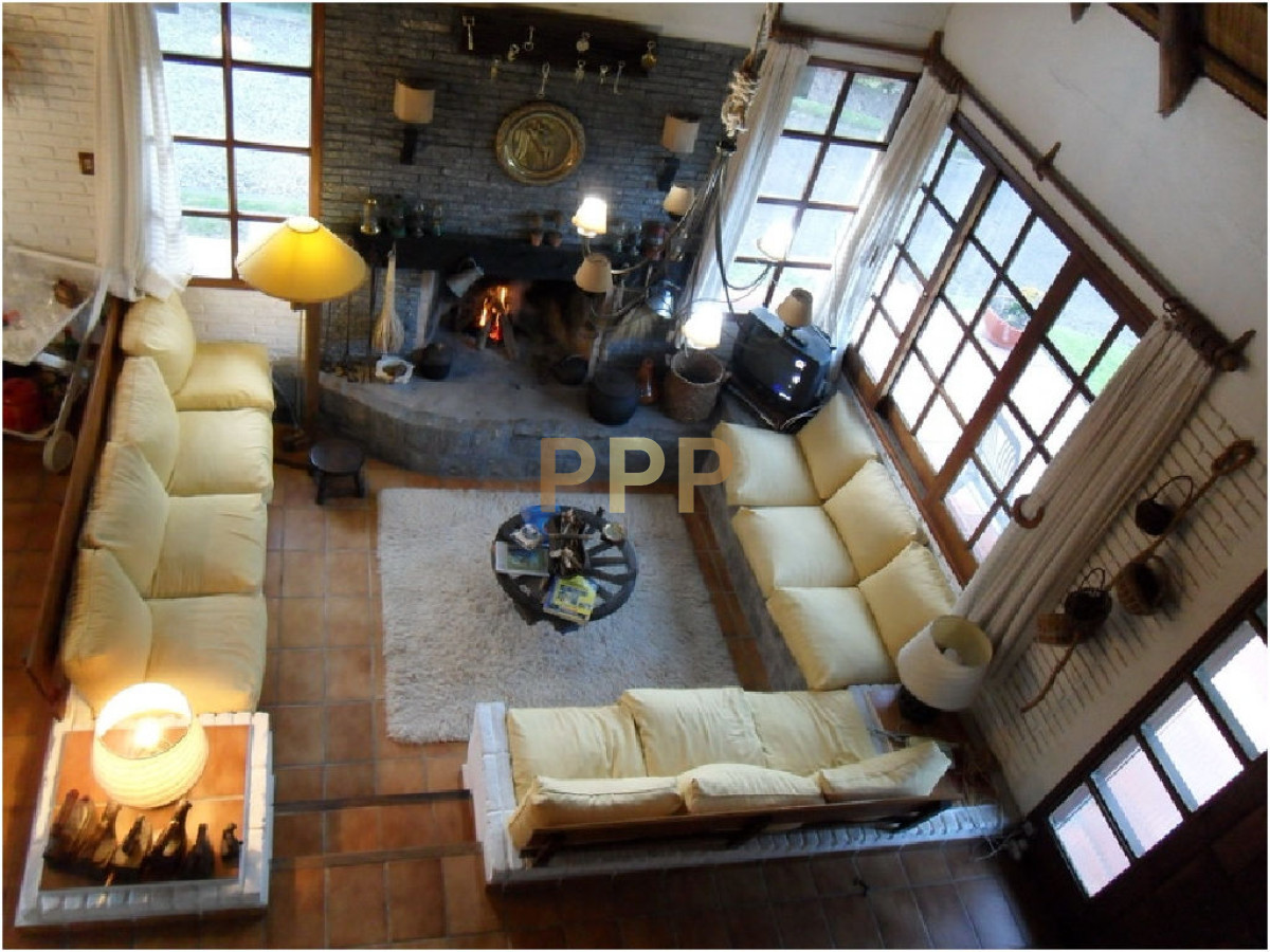 Casa ID.1680 - Se alquila casa de 4 dormitorios en Pinares, Punta del Este.