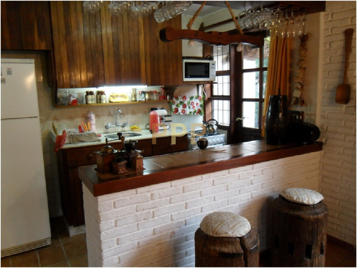 Casa ID.1680 - Se alquila casa de 4 dormitorios en Pinares, Punta del Este.