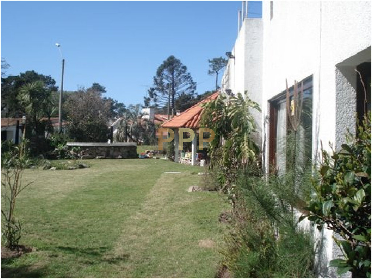 Casa ID.1686 - Hermosa casa a dos cuadras exactamente del mar, playa mansa!!!