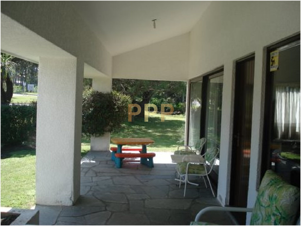 Casa ID.1686 - Hermosa casa a dos cuadras exactamente del mar, playa mansa!!!