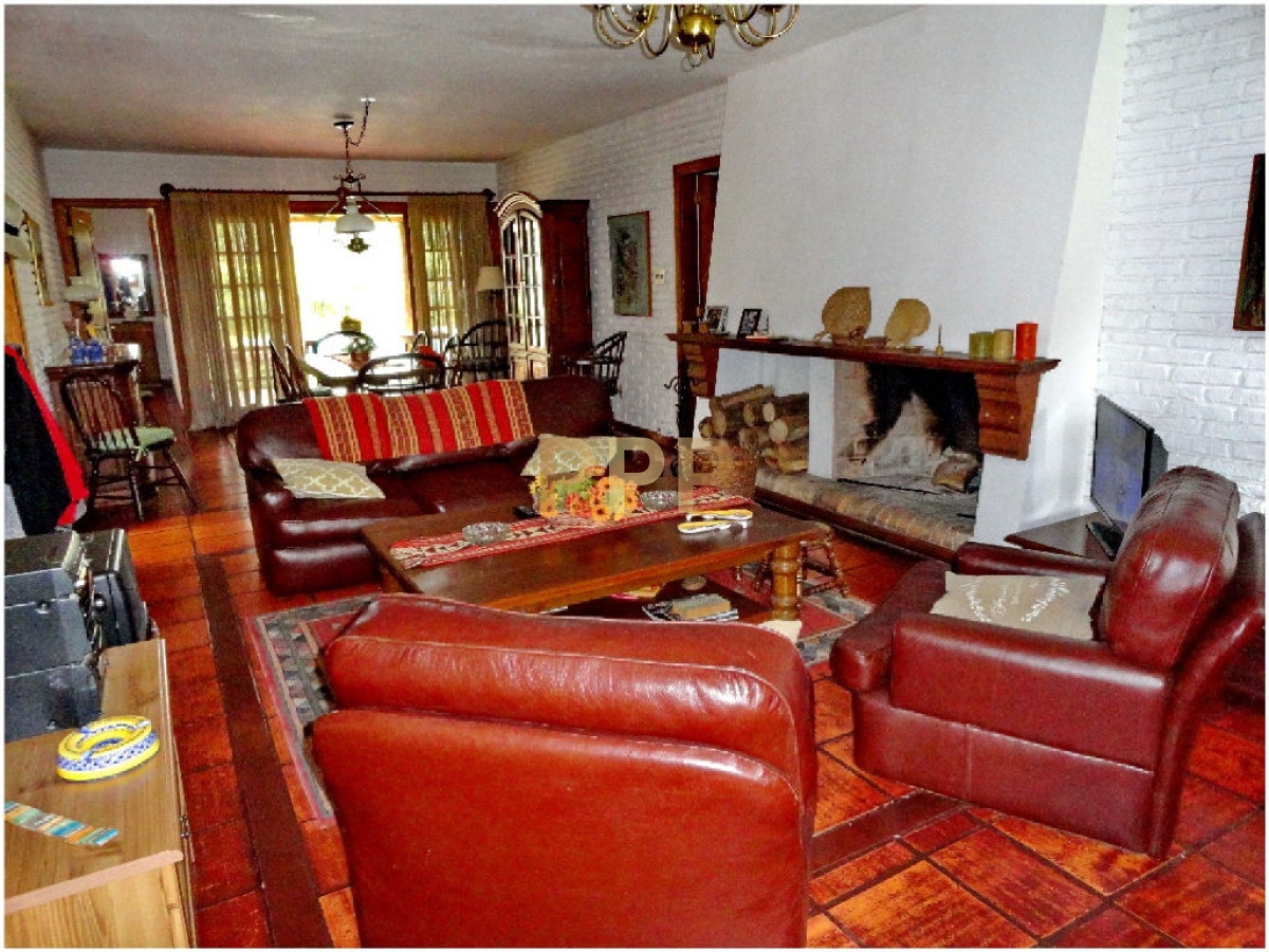Casa ID.1696 - Casa en Mansa, 4 dormitorios *