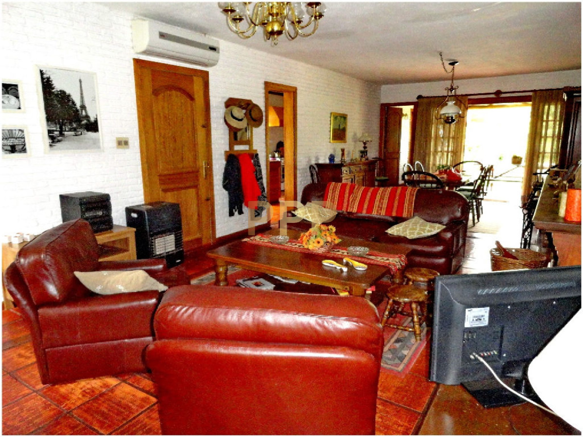Casa ID.1696 - Casa en Mansa, 4 dormitorios *